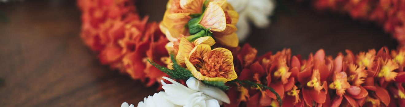 戴在脖子上的夏威夷傳統花環