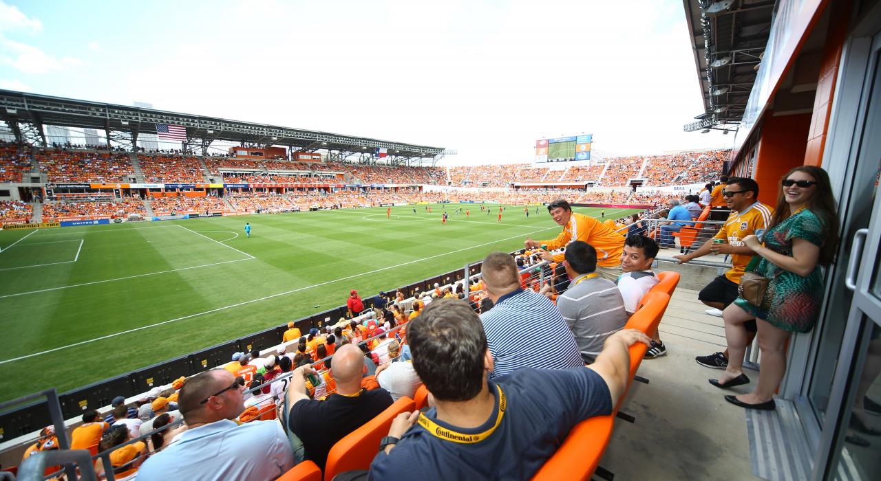 BBVA 羅盤體育館，休士頓迪納摩隊主場