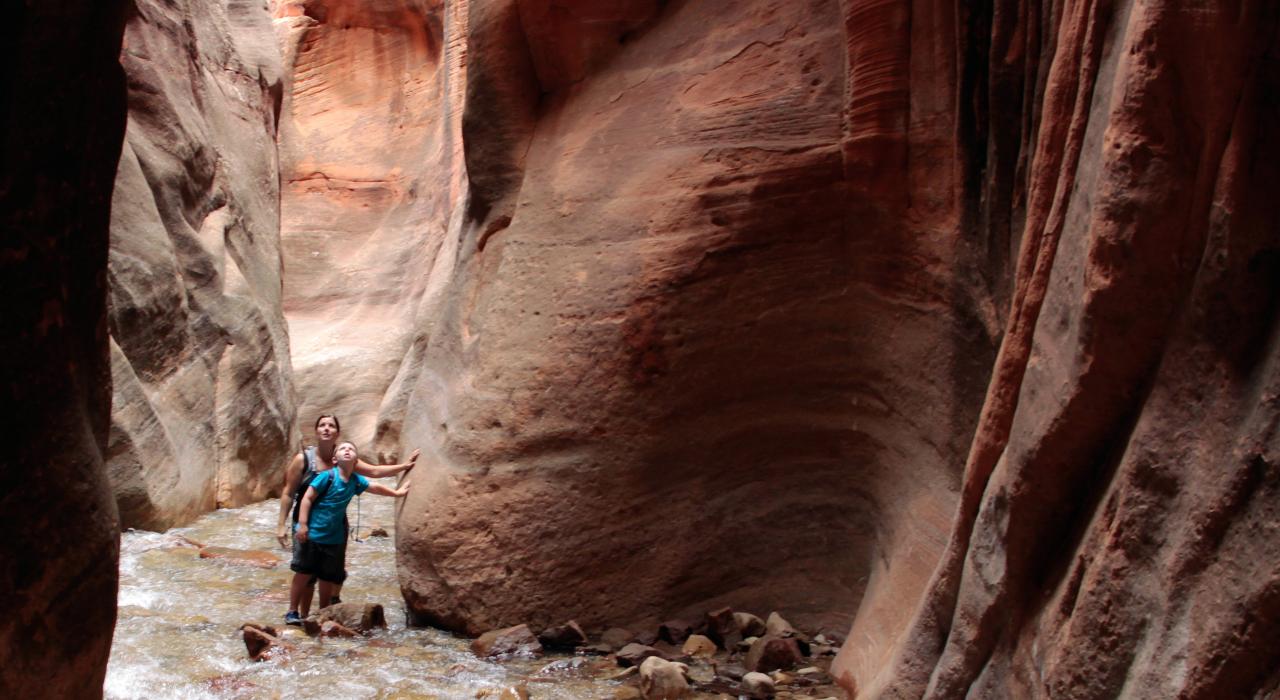 欣賞卡納拉維爾瀑布的峽谷群之美