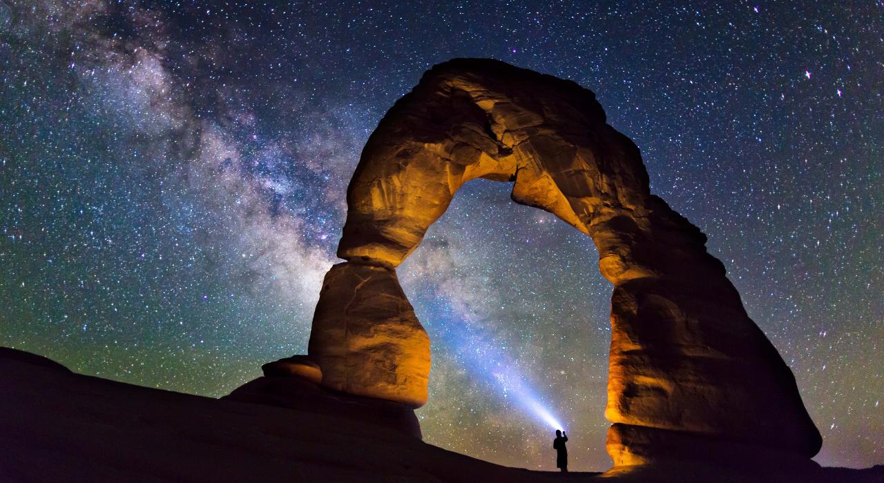 超過 2,000 座這樣的壯麗紅石拱門在猶他州大地星羅棋布