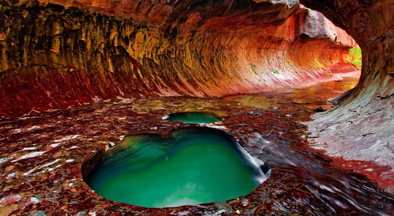 Emerald Pools Trail in The Subway at Zion National Park
