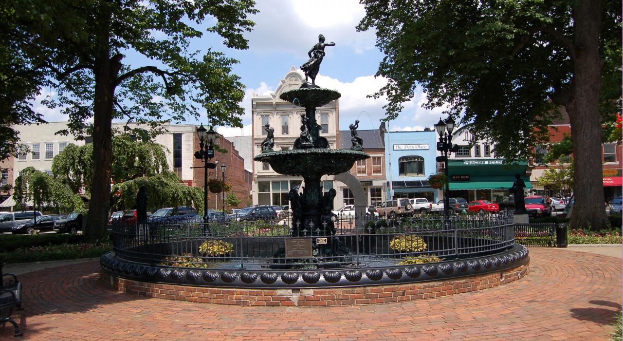 肯塔基州鮑靈格林市中心的噴泉廣場公園