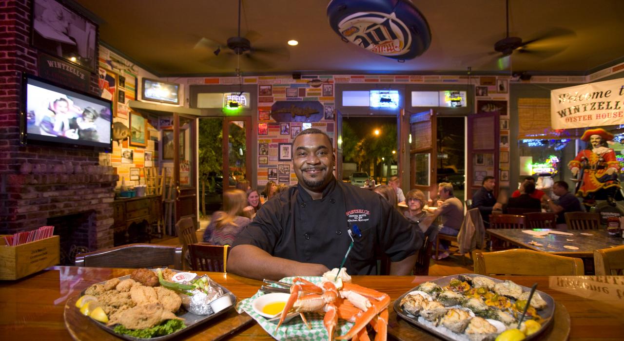 阿拉巴馬州莫比爾，溫澤爾牡蠣屋的海鮮盤