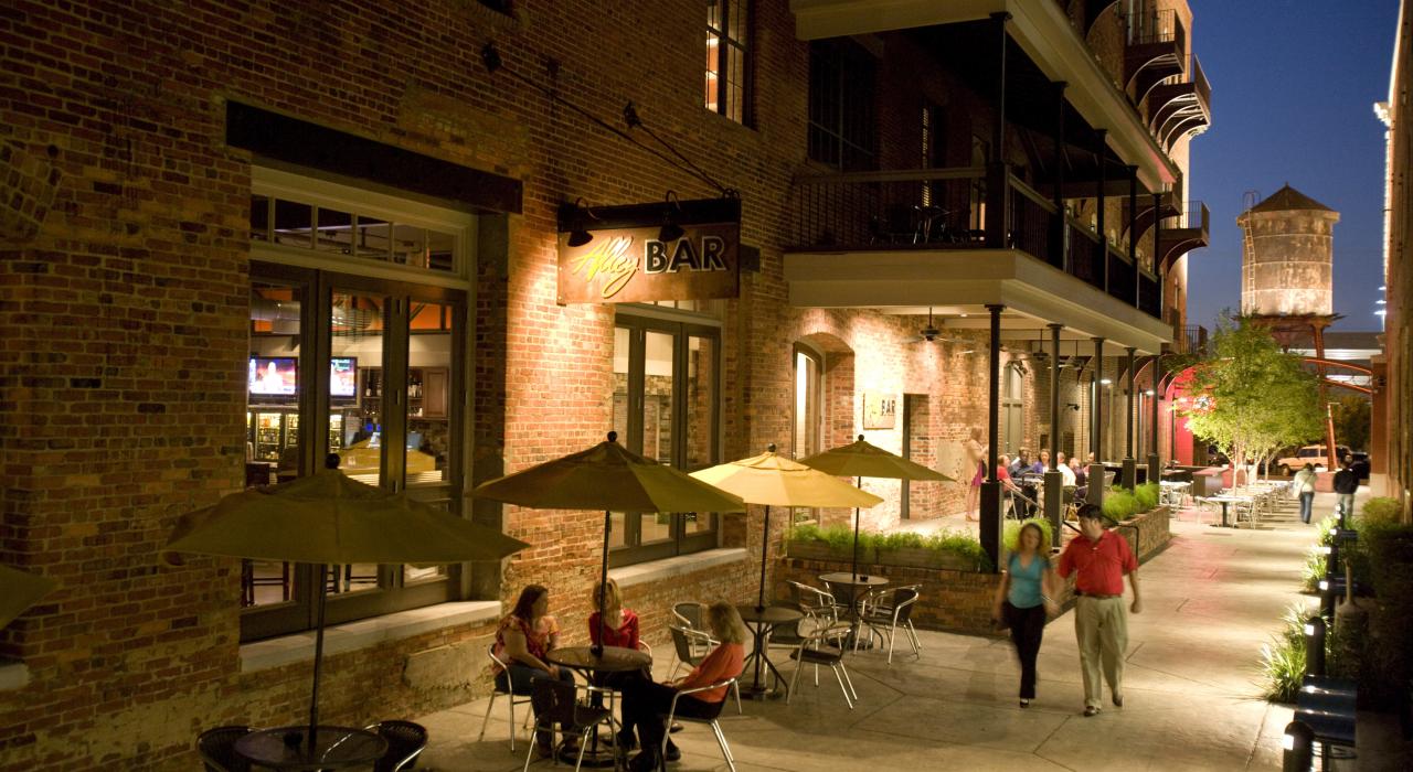 阿拉巴馬州蒙哥馬利的艾利休閒娛樂區 (Alley Entertainment District)