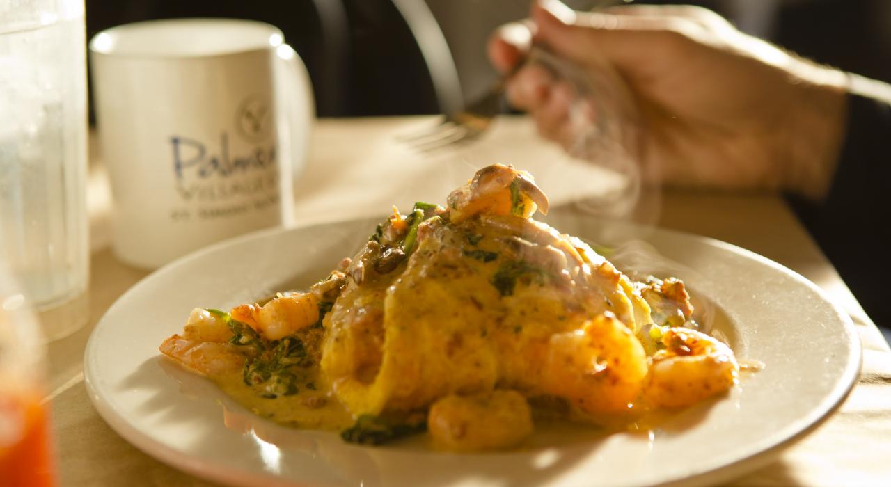 在喬治亞州聖西蒙斯島的 Palmer’s Village Café 用餐