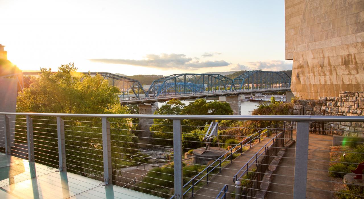 從查塔努加市漢特美國藝術博物館步道俯瞰