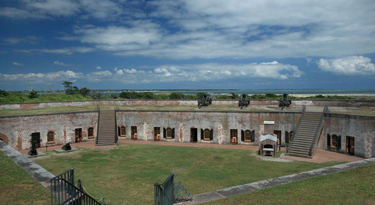 北卡羅萊納州翡翠島上建於南北戰爭時期的馬肯堡州立公園