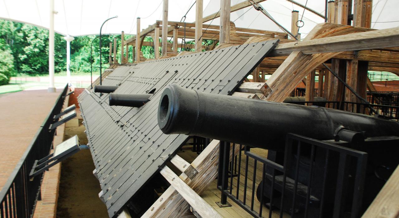 密西西比州維克斯堡以北僅數公里之處，維克斯堡國家軍事公園中滿載歷史記憶的開羅號 (USS Cairo)