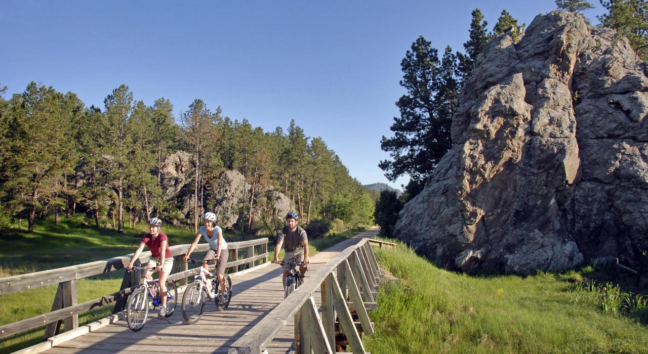 沿著喬治‧S‧米克爾森小徑騎車