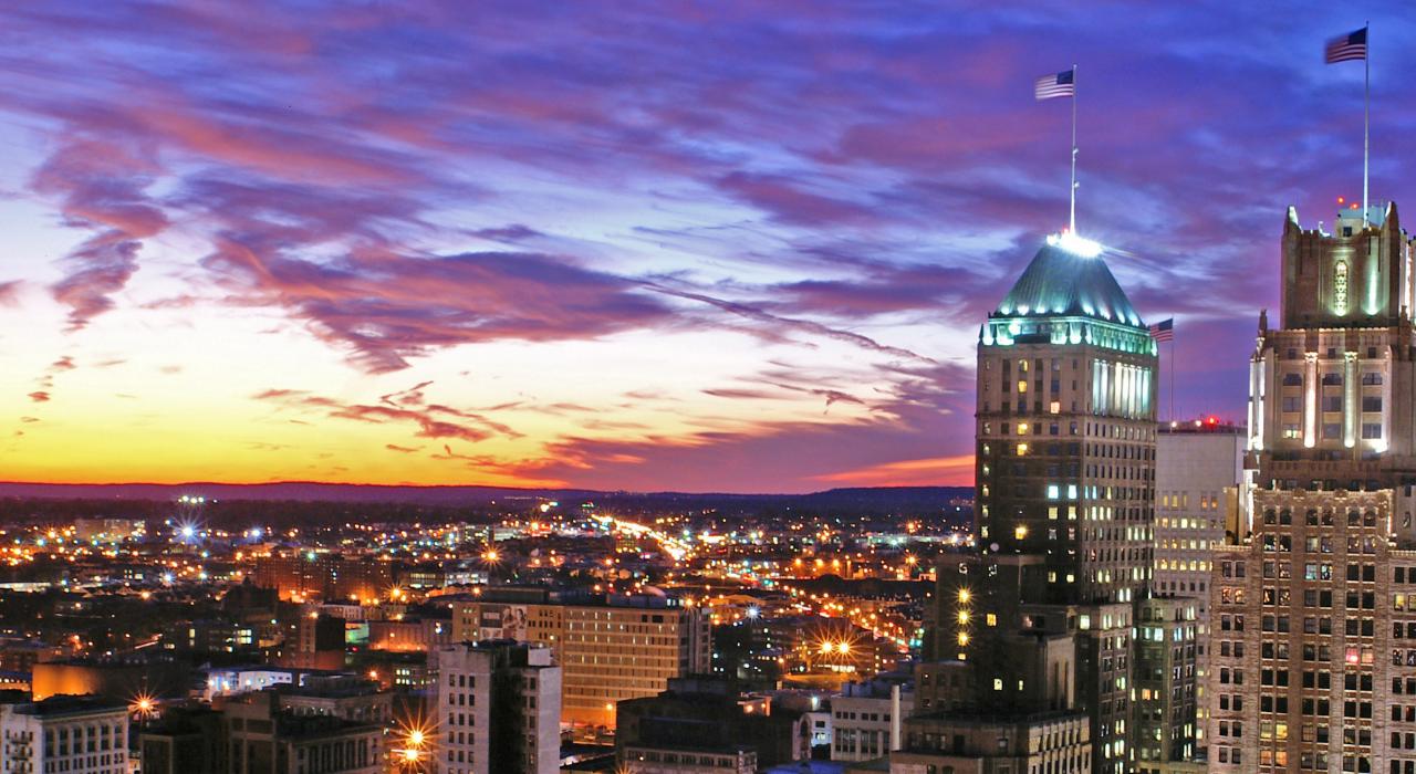 日落時的紐華克天際線