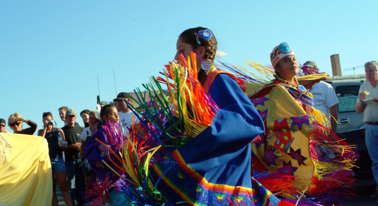 在一年一度的派尤特人復興收獲與祈禱儀式狂歡熱舞