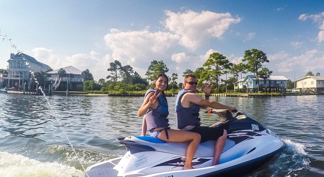 在墨西哥灣騎水上摩托車