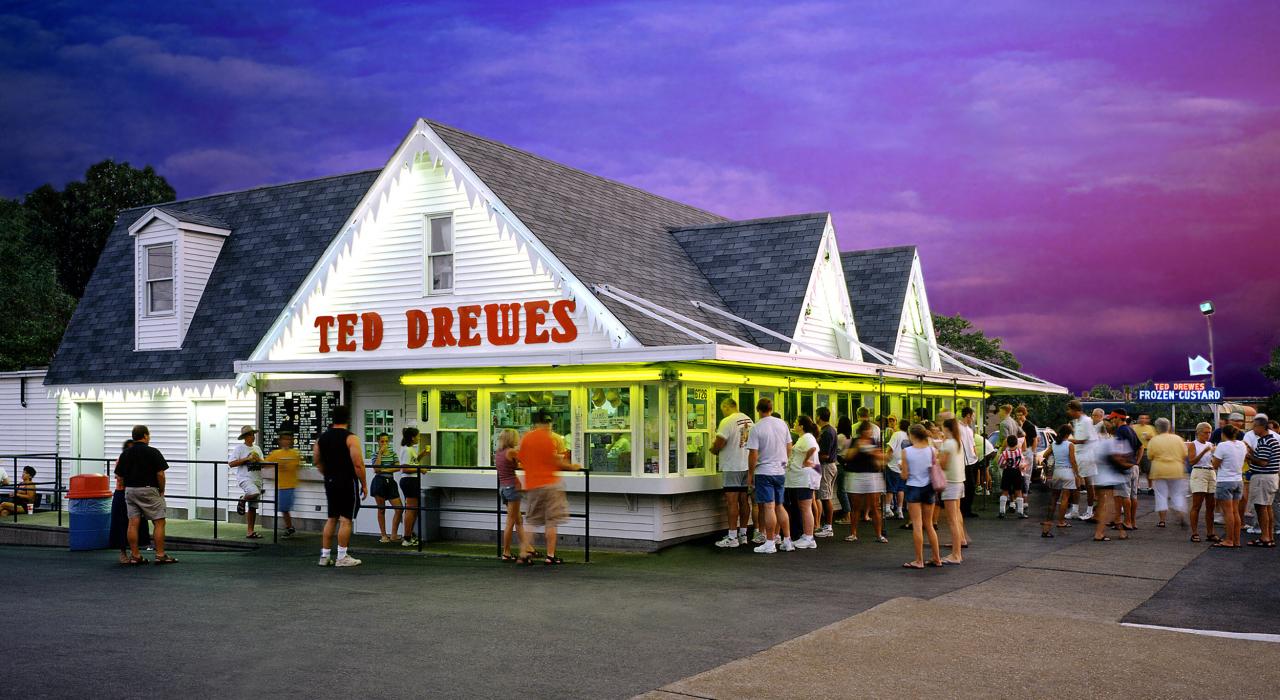 66 號公路上的熱門停靠點，泰德德魯斯店外的奶昔排隊人龍