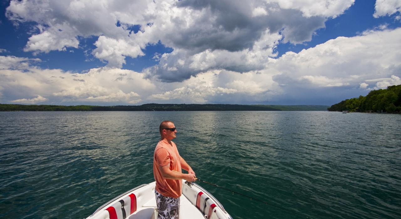 斯金尼亞特雷斯湖上垂釣