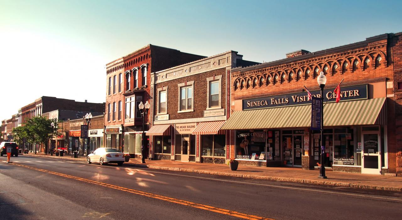 塞內卡瀑布遊客中心帶你深入瞭解本區歷史