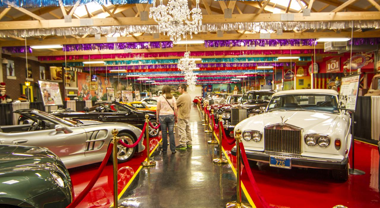 到瓦羅汽車博物館欣賞經典款汽車