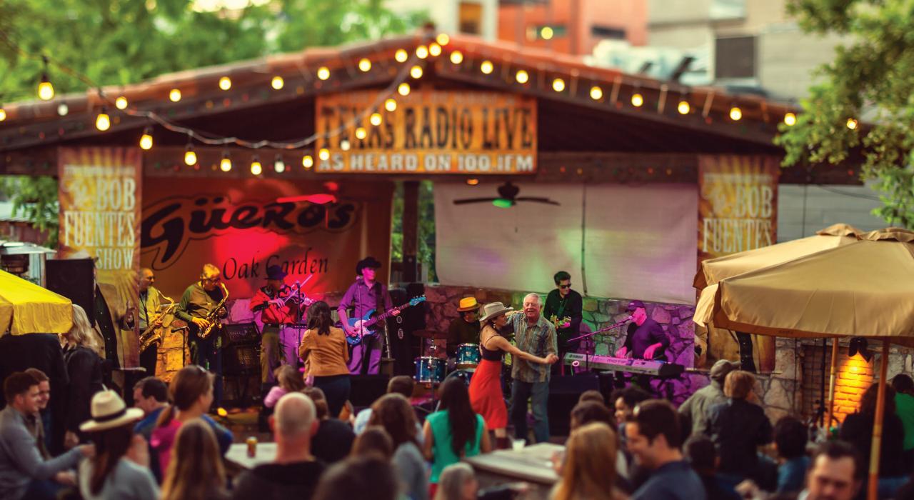 奎若塔可酒吧和橡樹花園的現場演奏與舞蹈