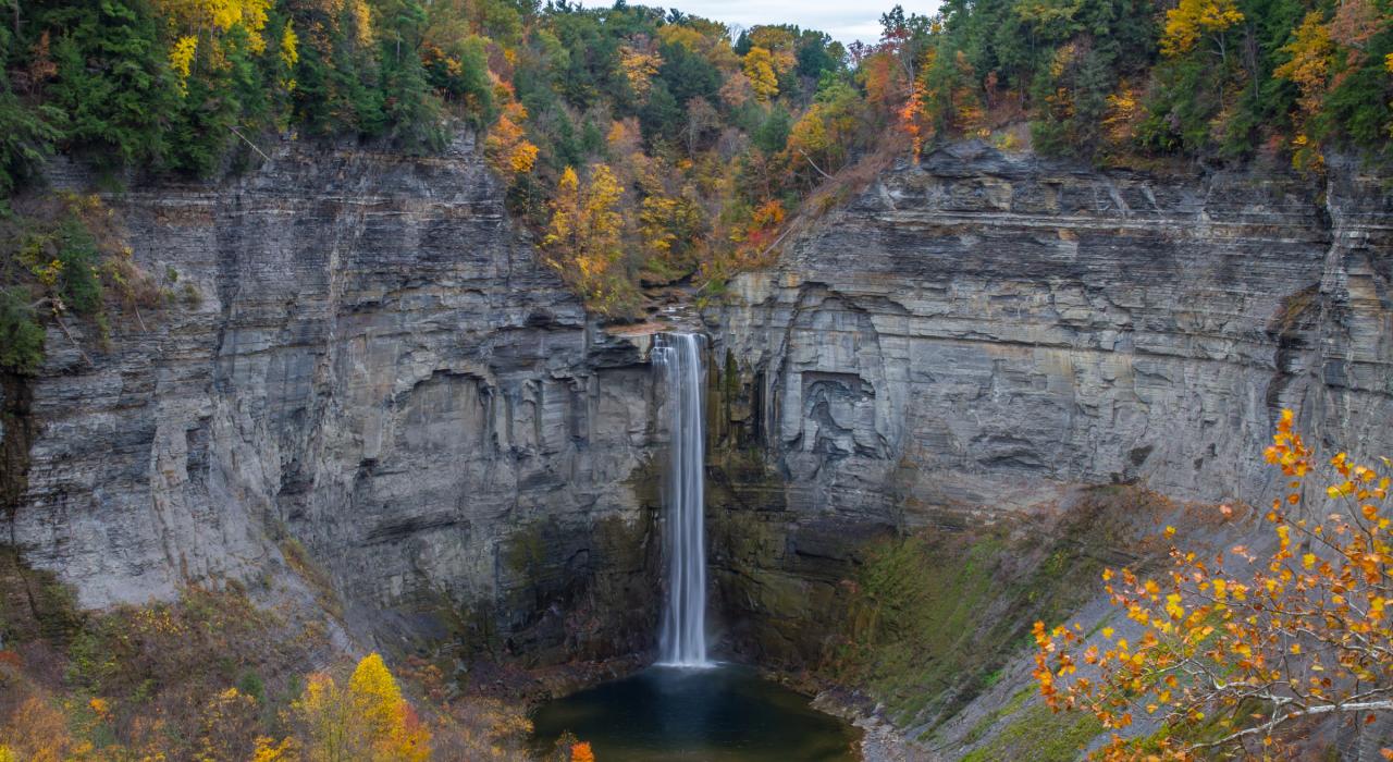 特克安納克瀑布州立公園中的同名瀑布