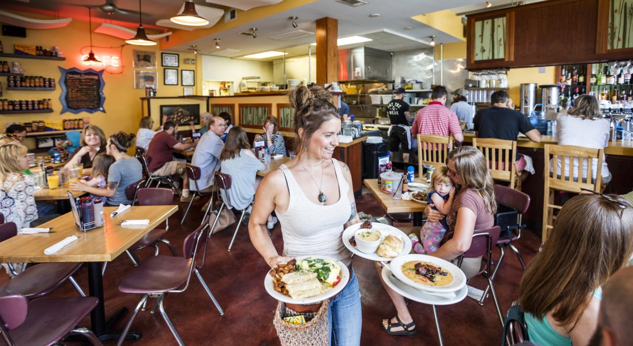 Busy brunch time at Sunny Point Cafe