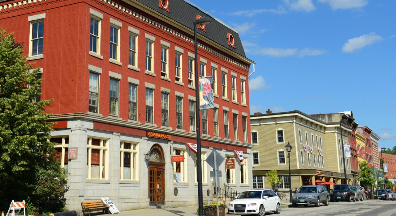 州街上林立的歷史建物