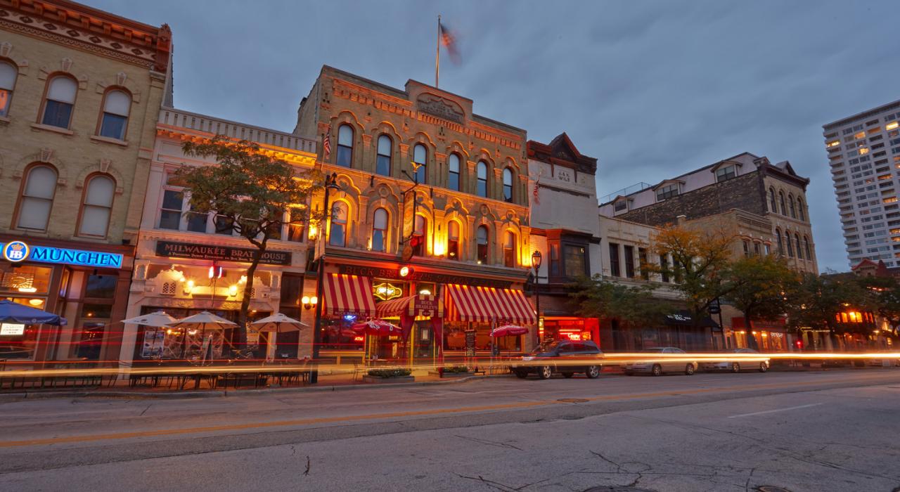 第三街的舊式酒吧與小酒館 第三街的舊式酒吧與小酒館