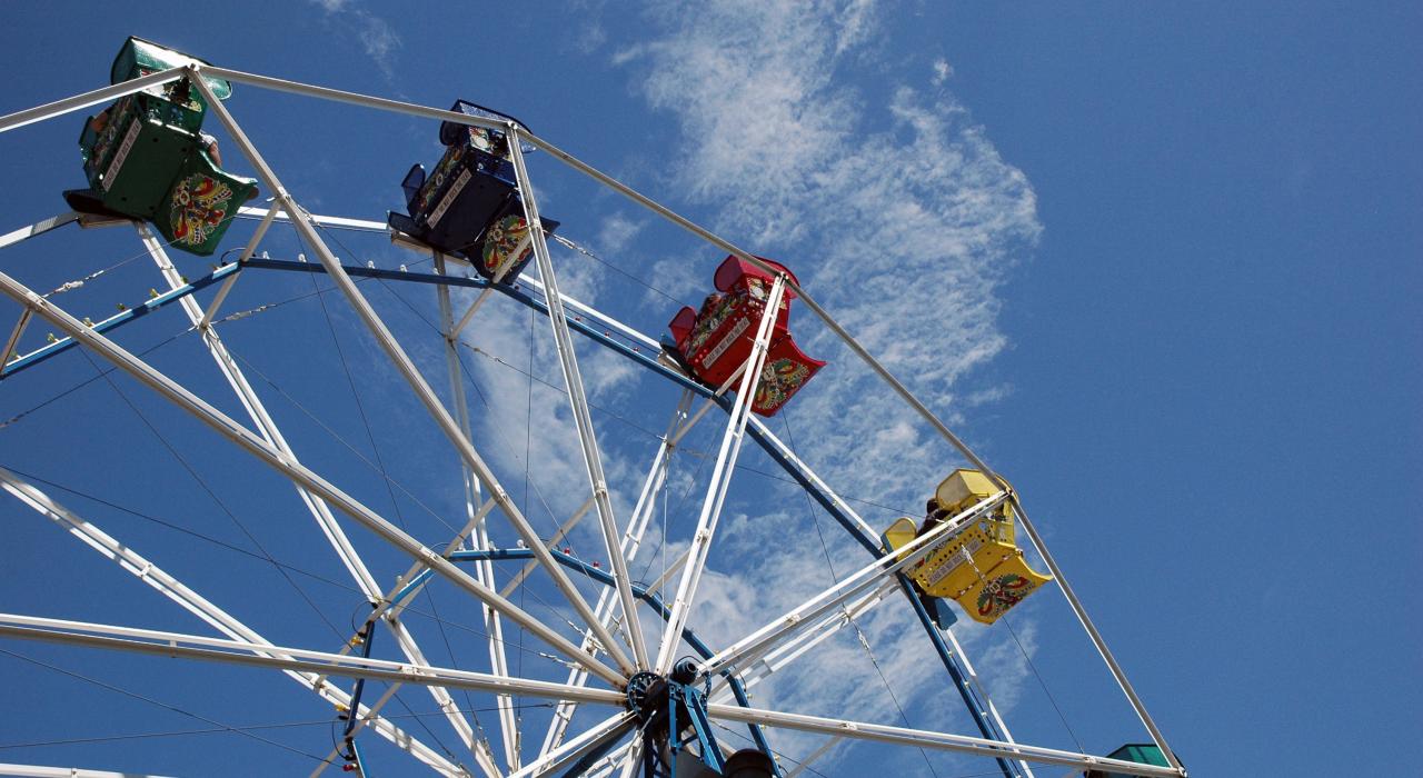 Ferris wheel at the Bay Beach Amusement Park Ferris wheel at the Bay Beach Amusement Park