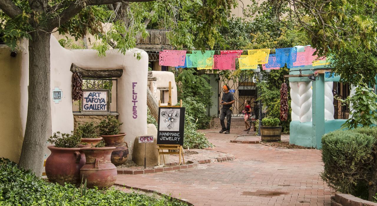 在古色古香的舊城廣場度過愉快的一天