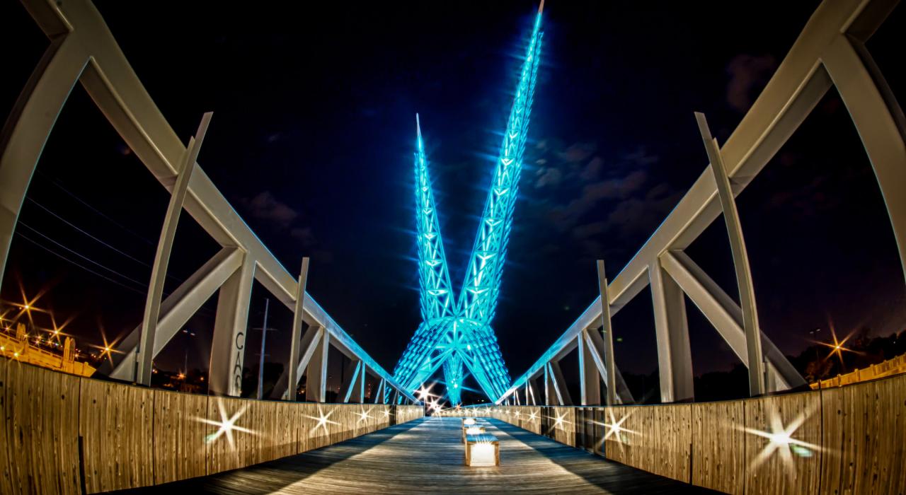 天舞橋上的行人步道照明