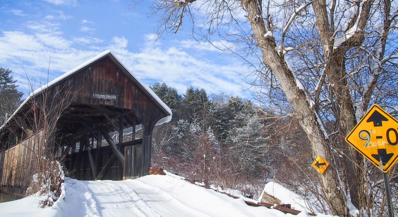 白雪覆蓋的科本廊橋美景