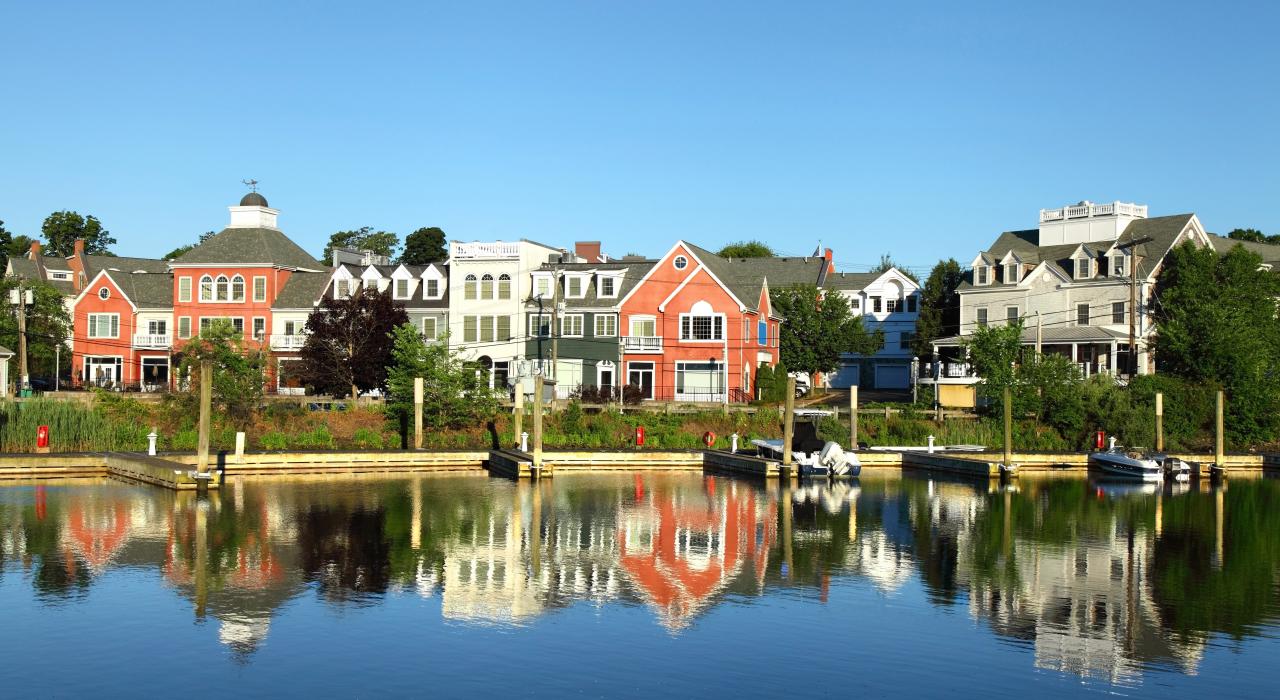 米爾福德的水畔美宅景色