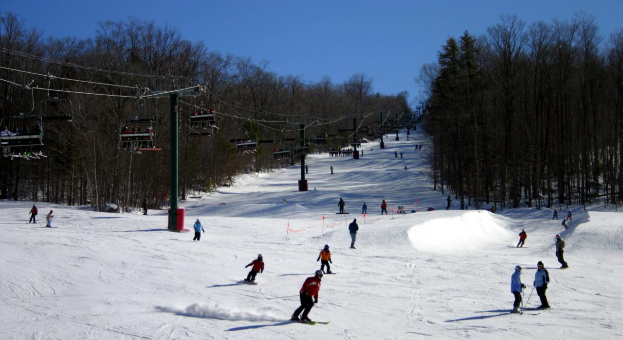 於林肯鎮的潛鳥山滑雪度假村滑雪