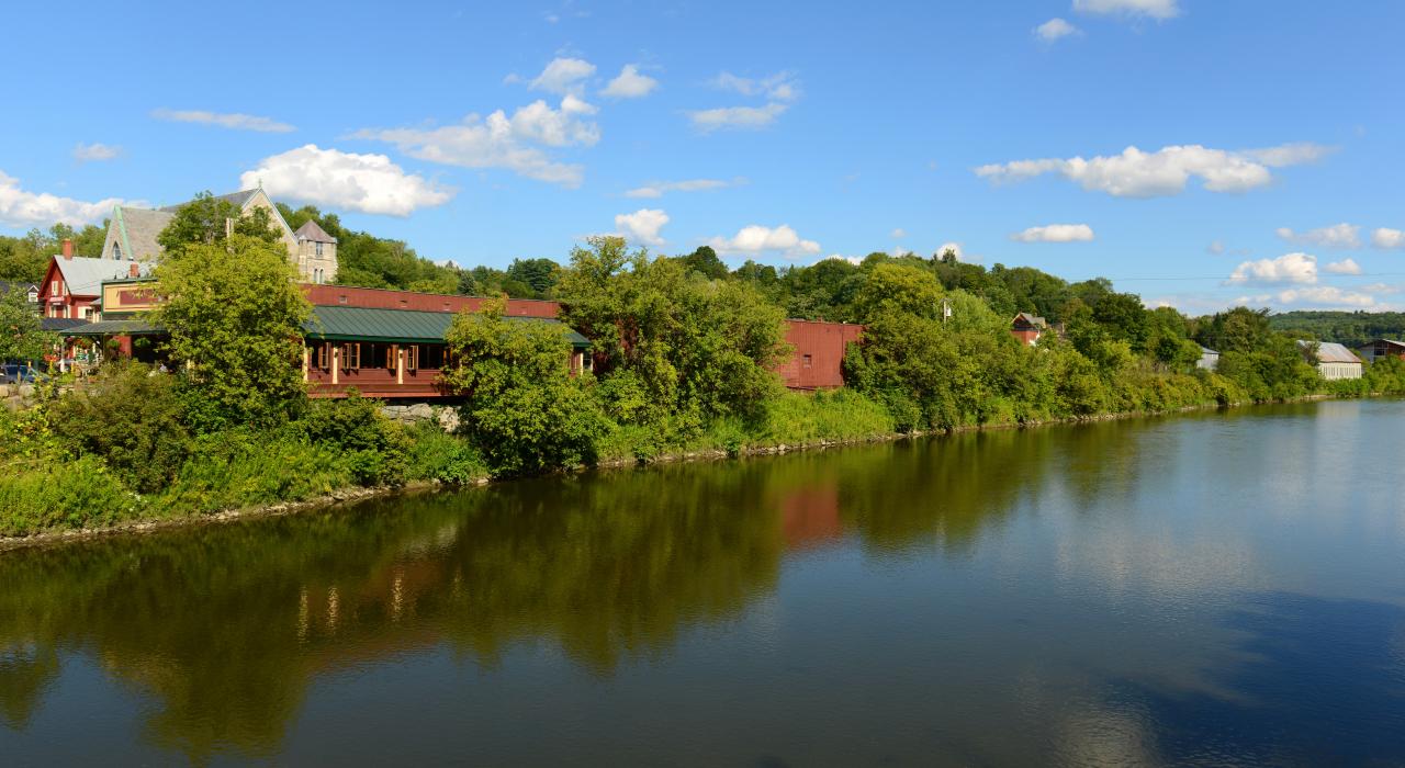 穿過市中心的溫紐斯基河