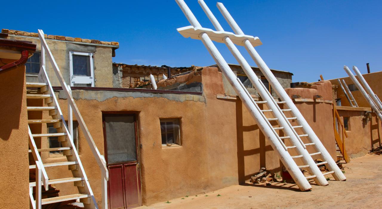 阿布奎基外圍阿科馬印地安保留區的大地穴