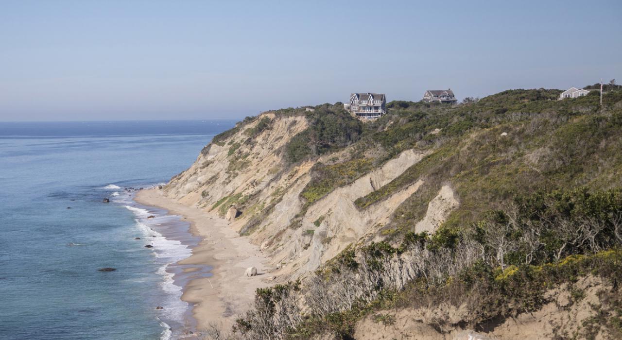 島上美好的崖邊風光