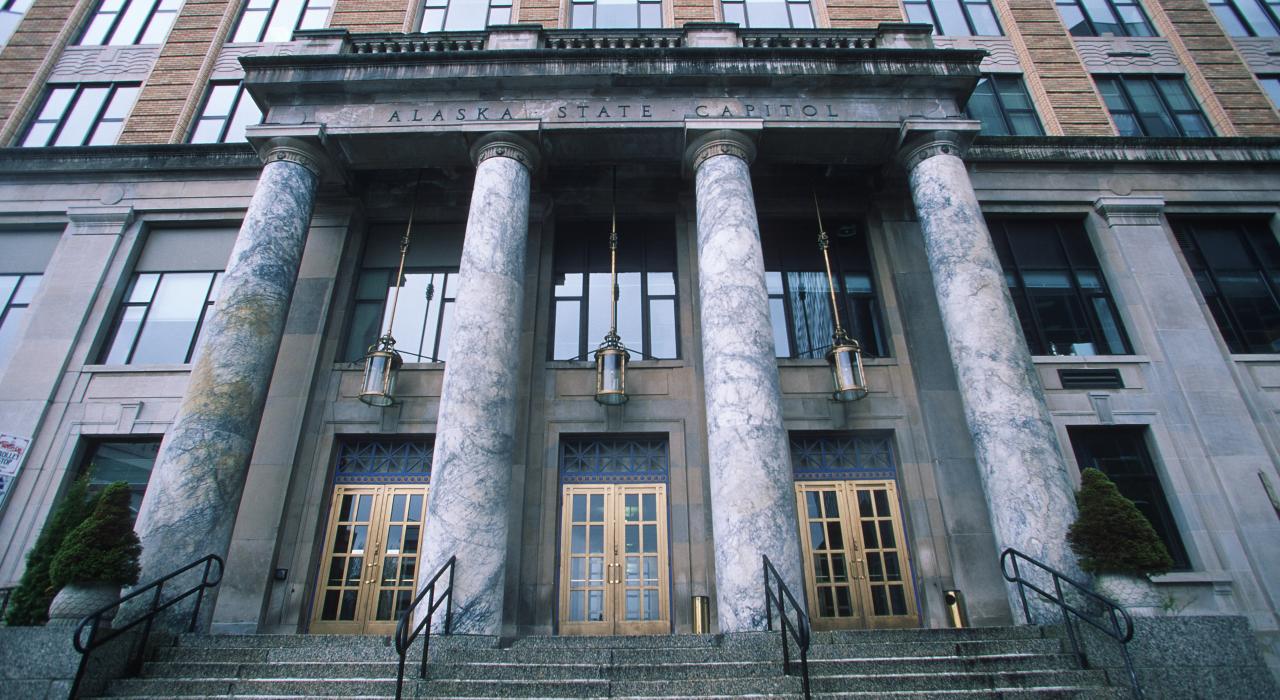 凱奇坎附近的州議會大廈大理石柱