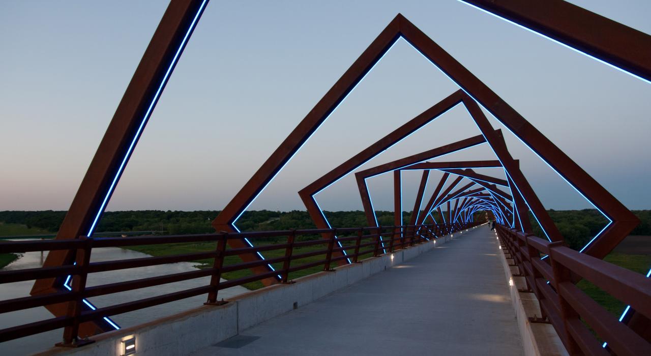 橫越狄蒙河谷的高架步道