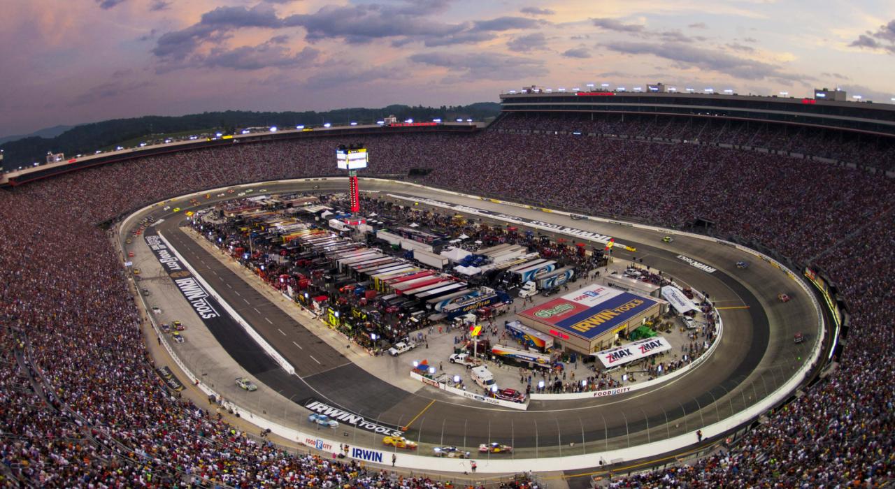 田納西州布里斯托鳥瞰布里斯托賽車場 (Bristol Motor Speedway) 田納西州布里斯托鳥瞰布里斯托賽車場 (Bristol Motor Speedway)