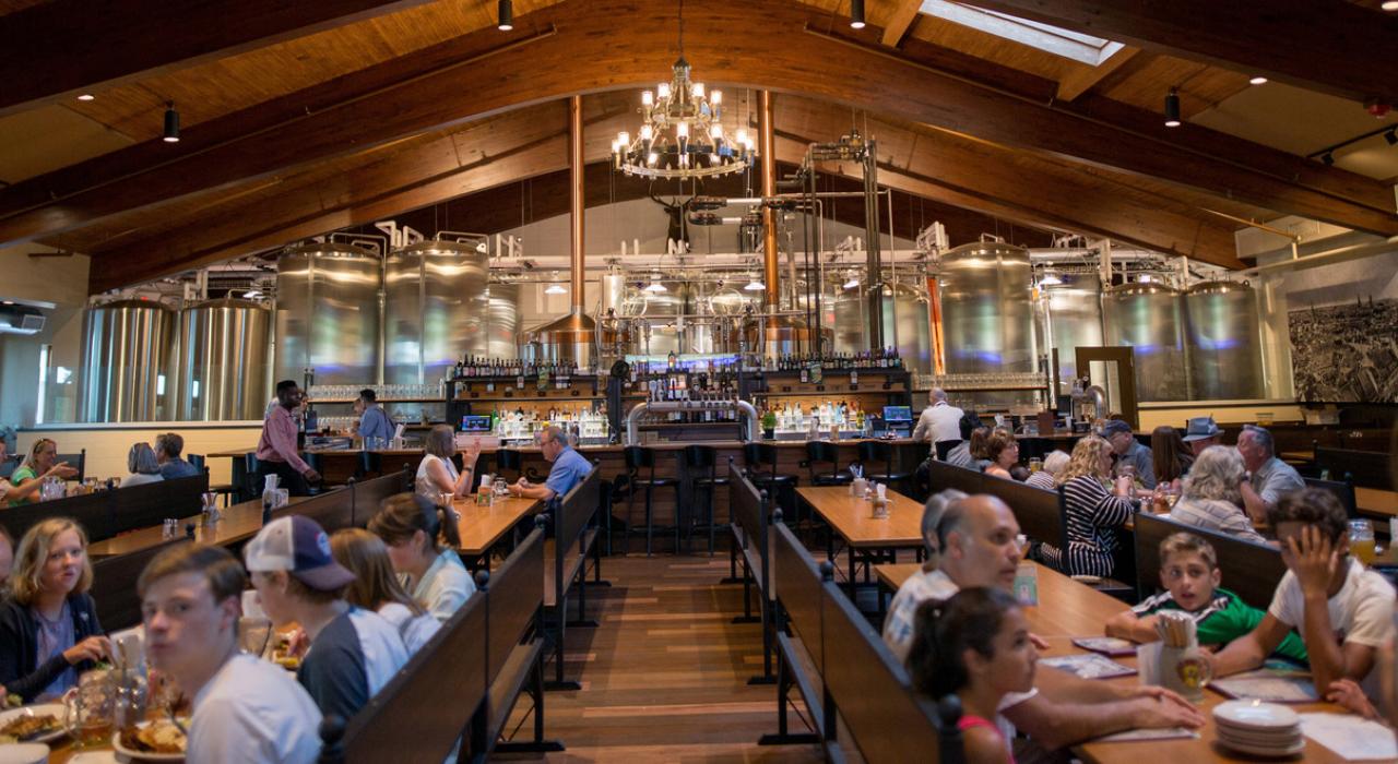 享受巴伐利亞酒館中的美食與美酒 享受巴伐利亞酒館中的美食與美酒