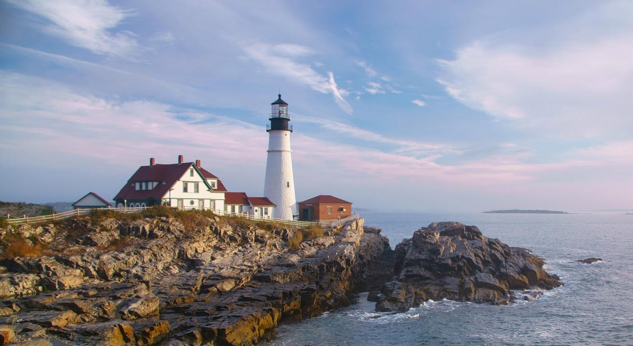 伊麗莎白岬角新月形海灣的波特蘭燈塔 伊麗莎白岬角新月形海灣的波特蘭燈塔