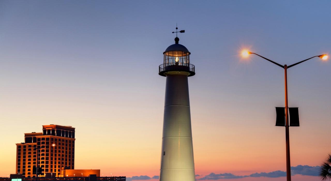 聳立於密西西比海灣旁的比洛克西燈塔