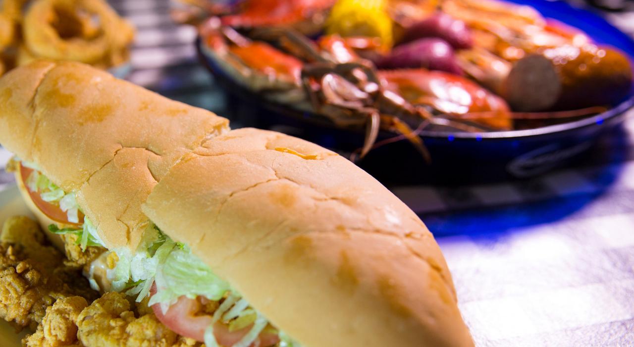 在 Bubba’s II PoBoys 餐館品味路易斯安那州特色餐點