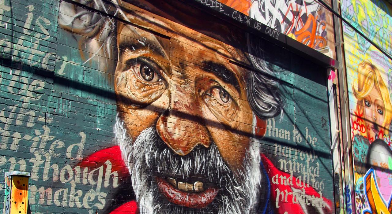 拉皮德城市中心色彩豐富的壁畫