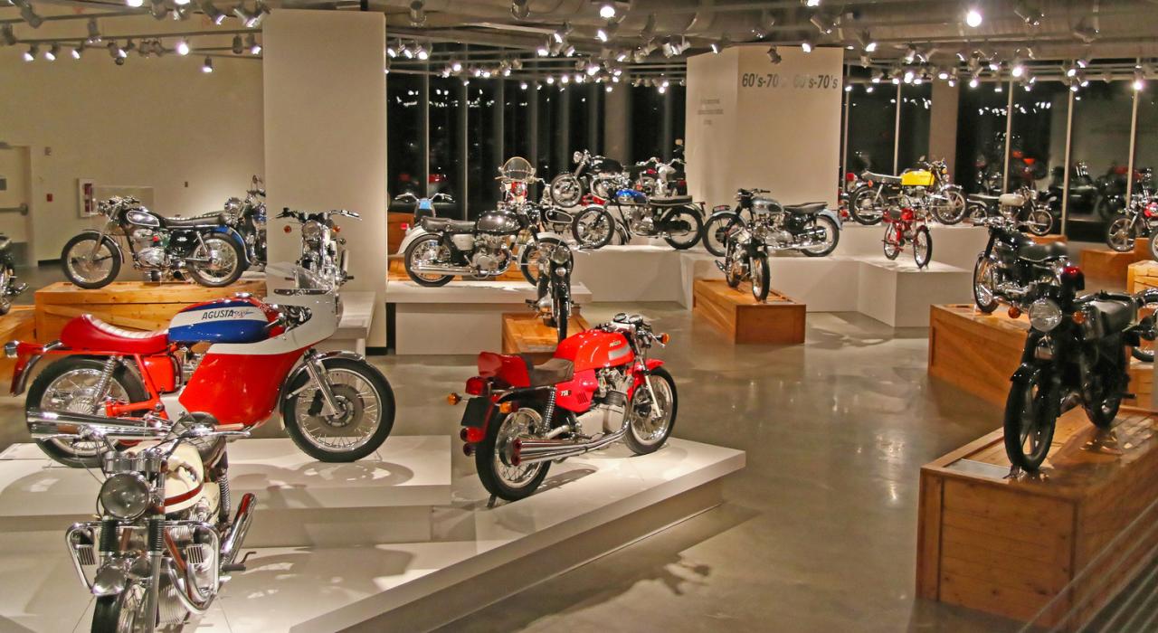 巴伯摩托車博物館展示閃亮的摩托車