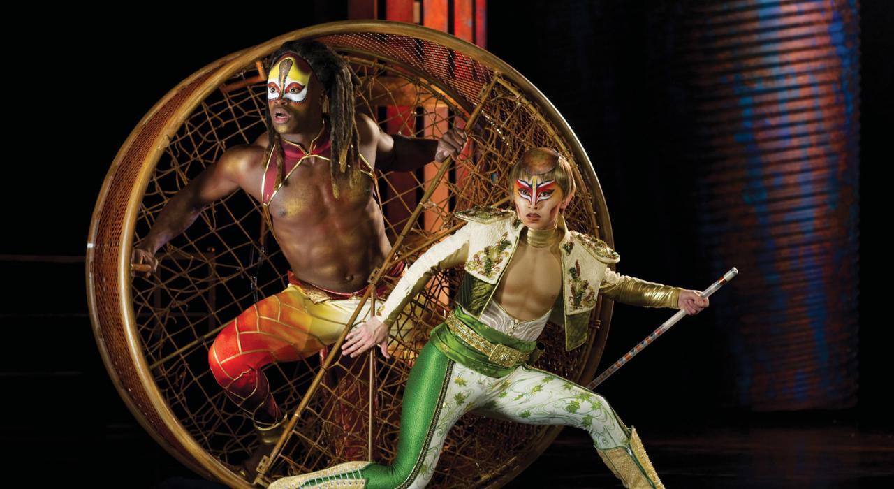 雙生兄弟和友人兼無所畏懼的夥伴弄臣同行。 雙生兄弟和友人兼無所畏懼的夥伴弄臣同行。