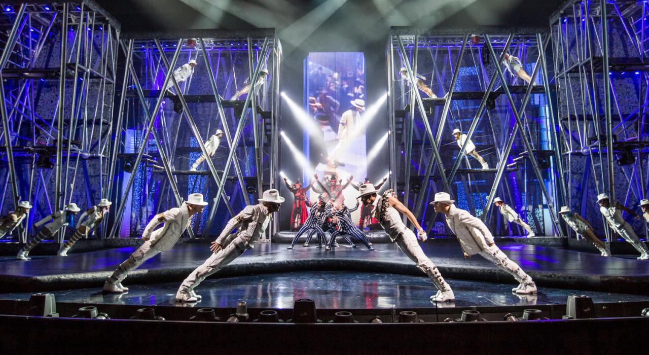 犯罪高手 (韻律體操) 和麥可的舞群 MJ 戰士展開對抗，並以經典曲目「犯罪高手」(Smooth Criminal) 傾斜舞步做為結束。