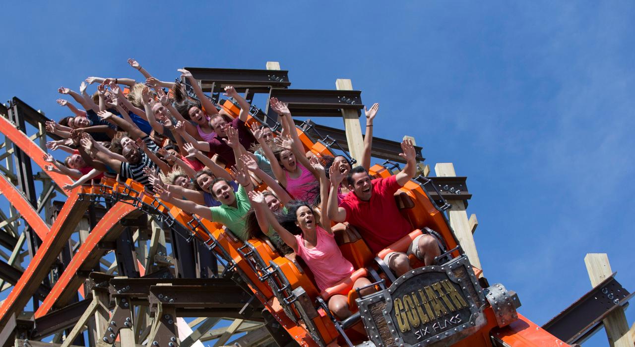 到六旗大美國樂園乘坐 Goliath 雲霄飛車