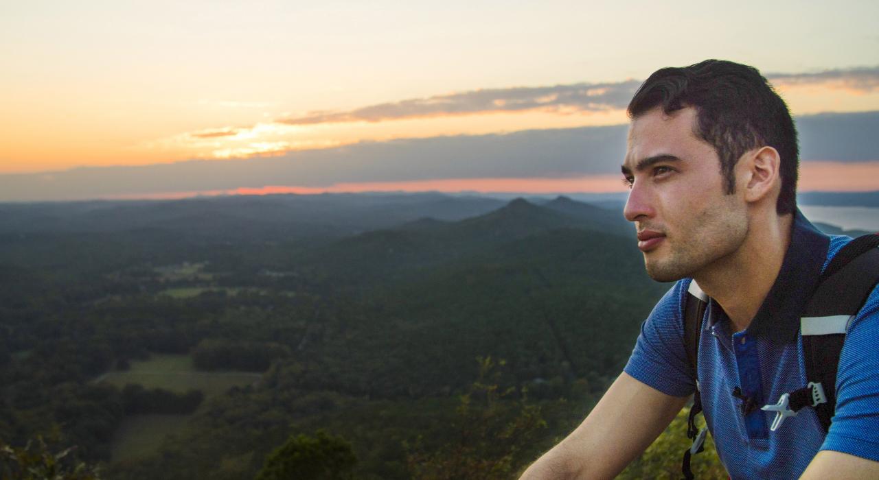 盡享尖峰山頂美景