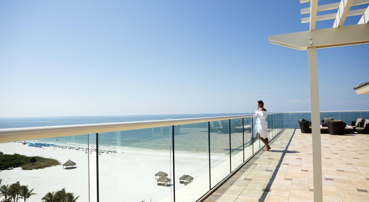 觀賞撫慰人心的沙灘美景做水療放鬆