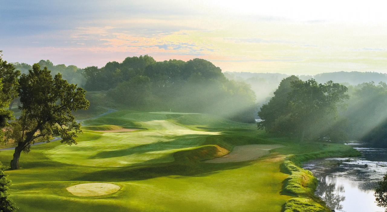 由 Peter Dye 設計並精心打造的黑狼跑球場是 36 洞的高爾夫球場 由 Peter Dye 設計並精心打造的黑狼跑球場是 36 洞的高爾夫球場