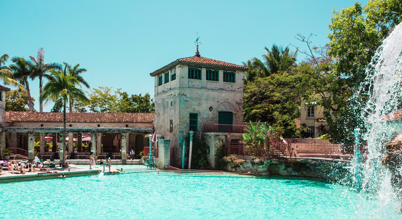 科勒爾蓋布爾斯的威尼斯泳池結合地中海與現代風格